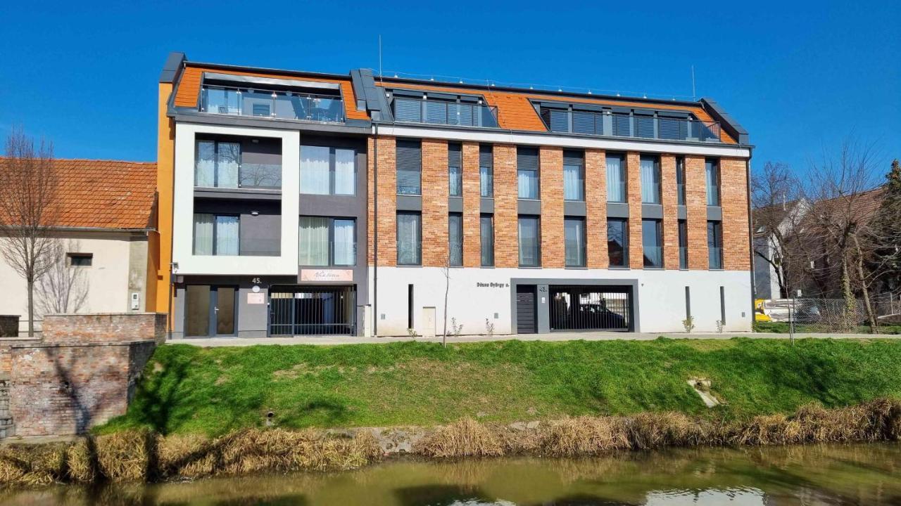 Viktoria Apartman Gyula Exterior foto